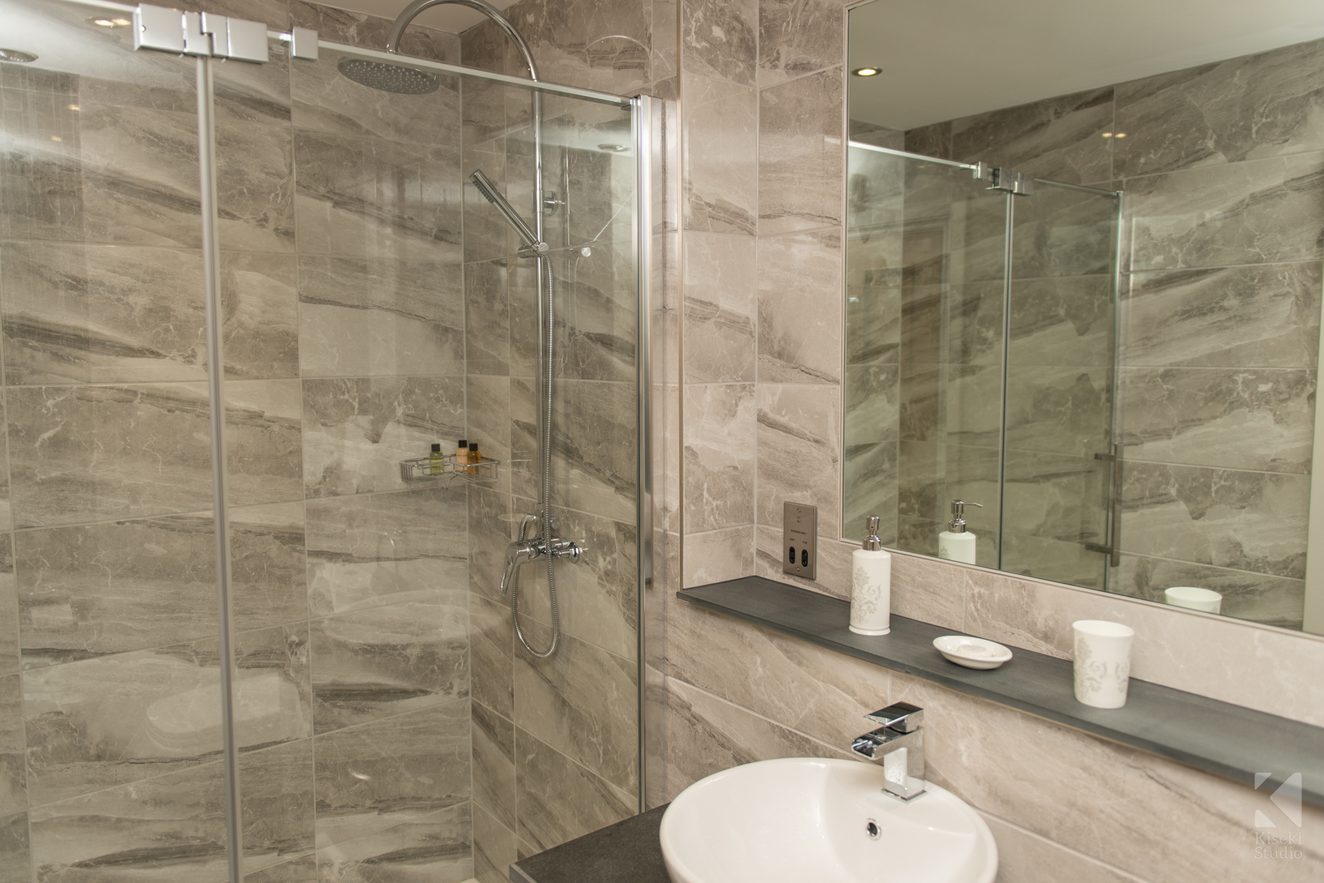 herdwicks-boutique-hotel-bathroom-modern-clean-lake-district-commercial-photography-mirror