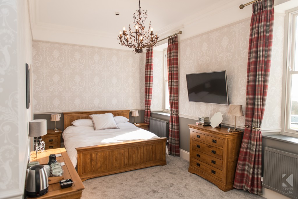 herdwicks-boutique-hotel-bedroom-modern-traditional-clean-lake-district-commercial-photography-master-suite