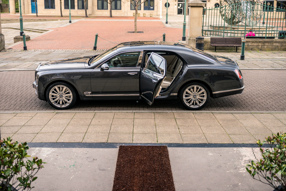 bentley-mulsanne-awaiting