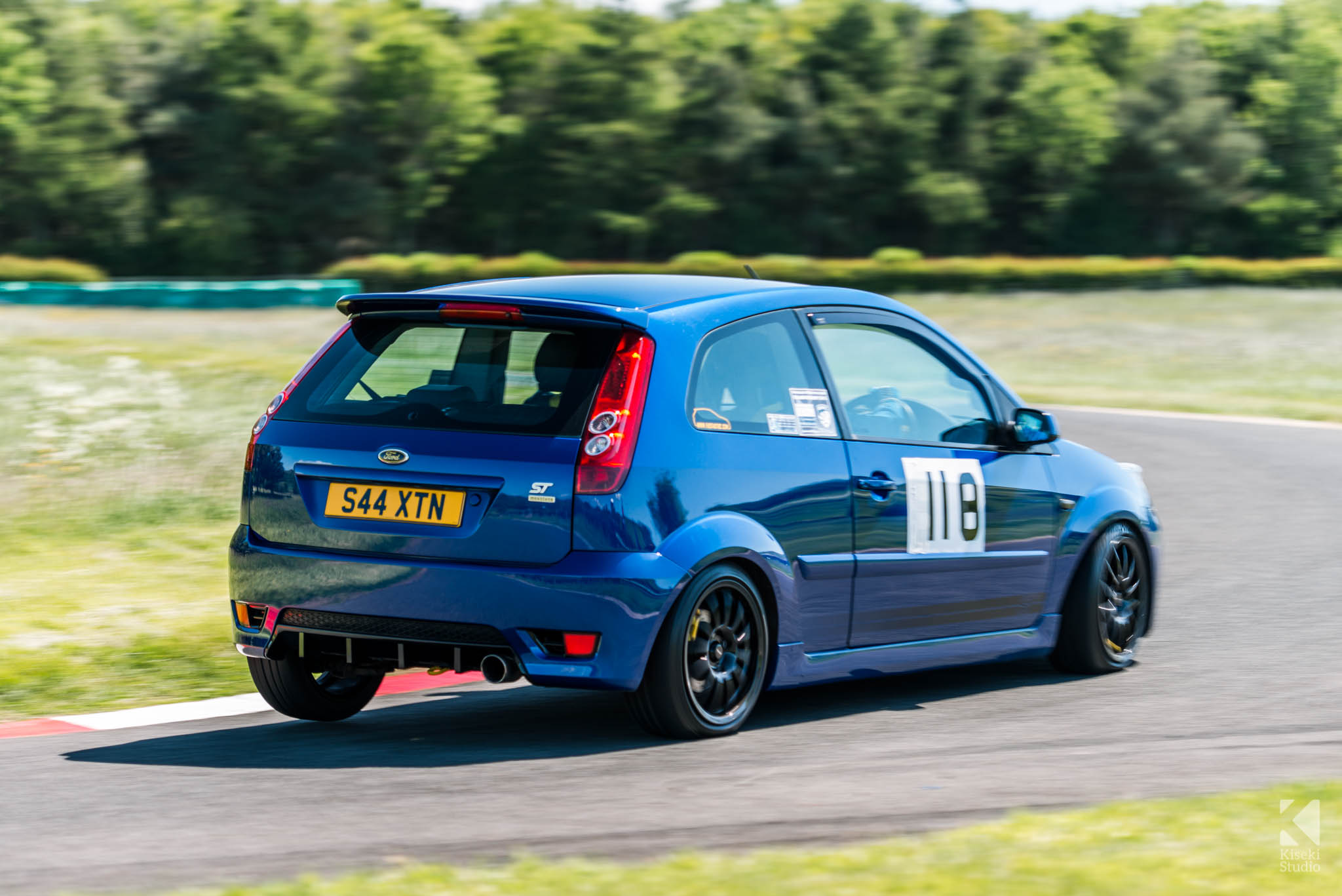 Ford Fiesta ST cornering hard