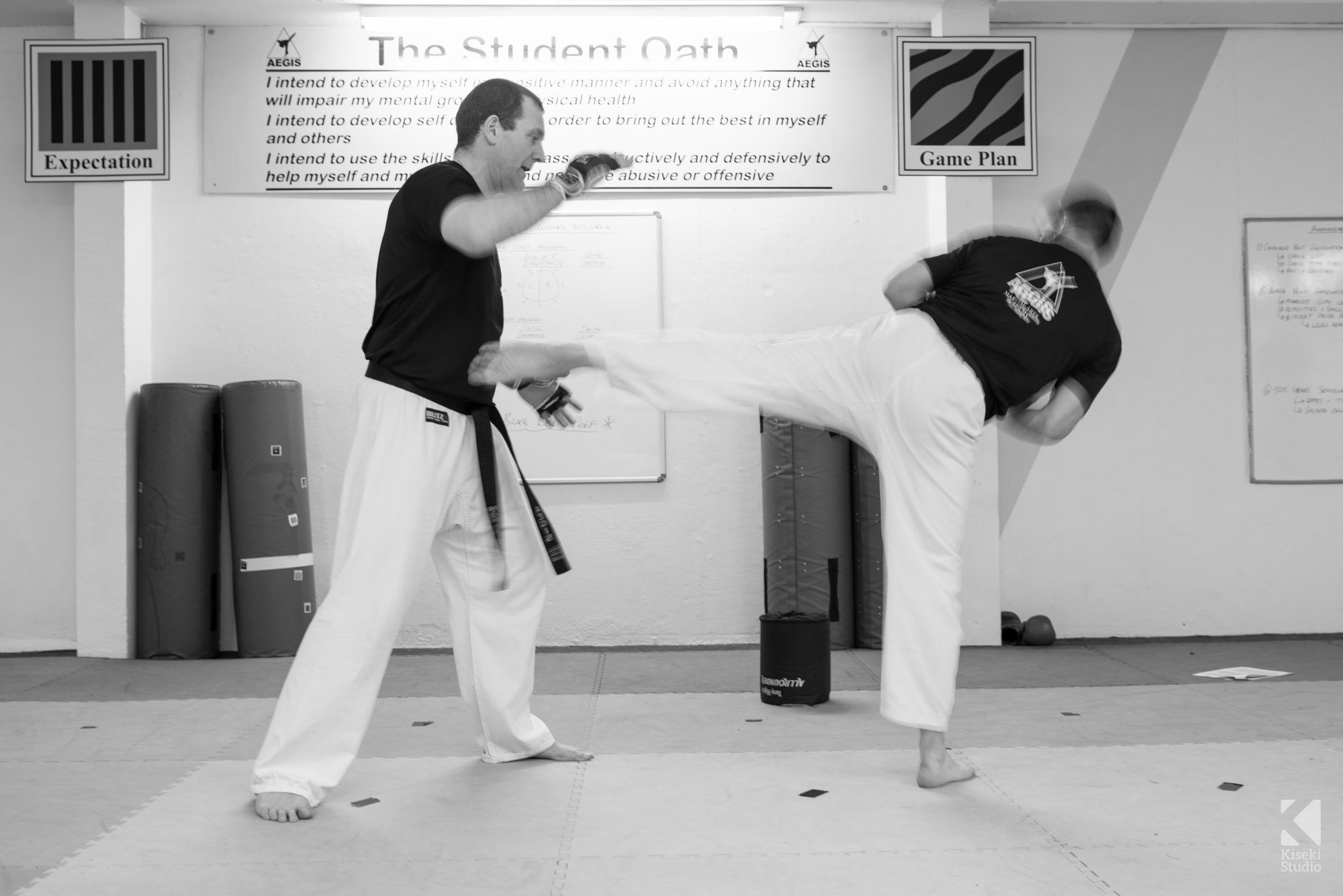 aegis-martial-arts-class-leeds-kicking