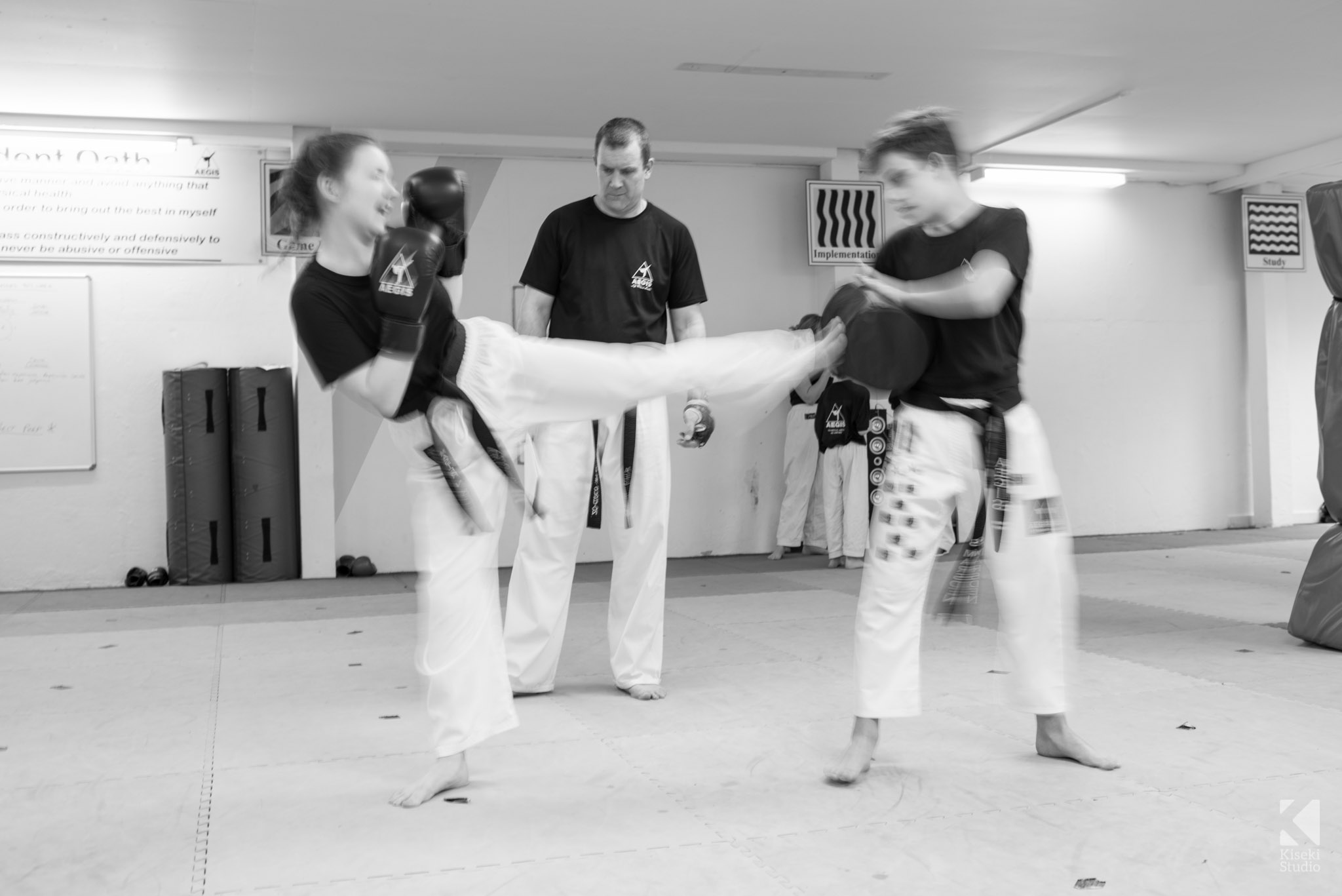 aegis-martial-arts-class-leeds-training-kicks