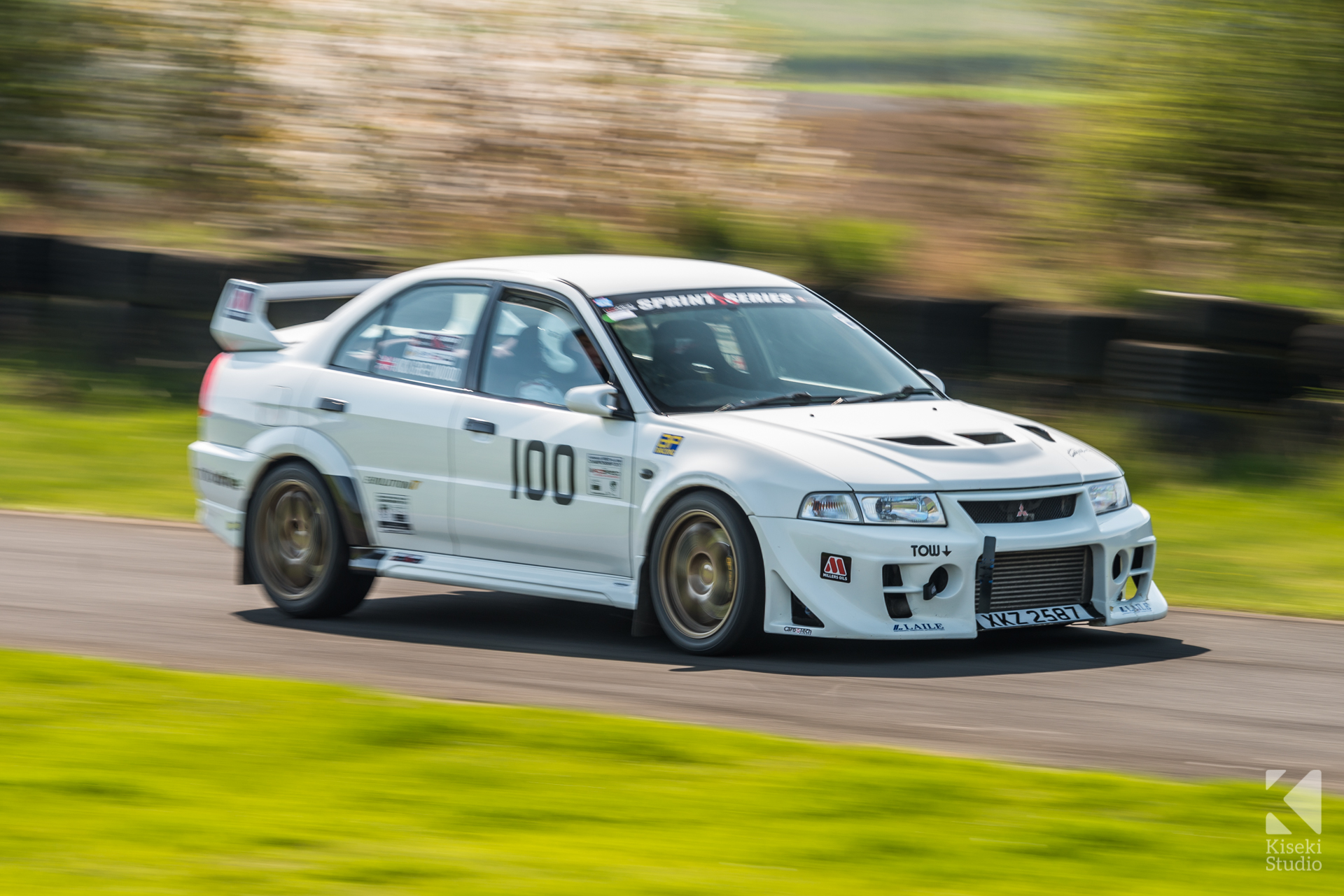 harewood-speed-hillclimb-april-2017-mitsubishi-evolution-6-cp9a-braking-white