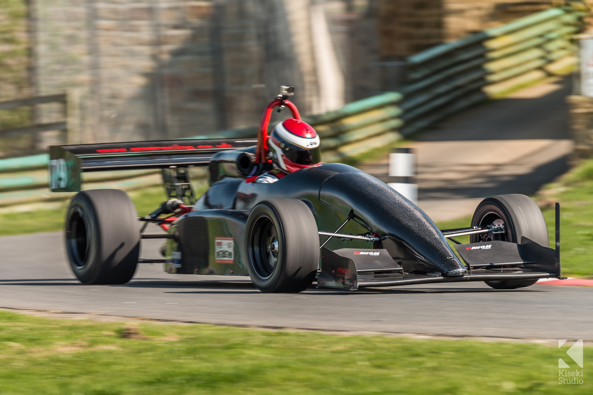 harewood-speed-hillclimb-april-2017-oms-single-seater-carbon-fibre-cornering-farmhouse-bend