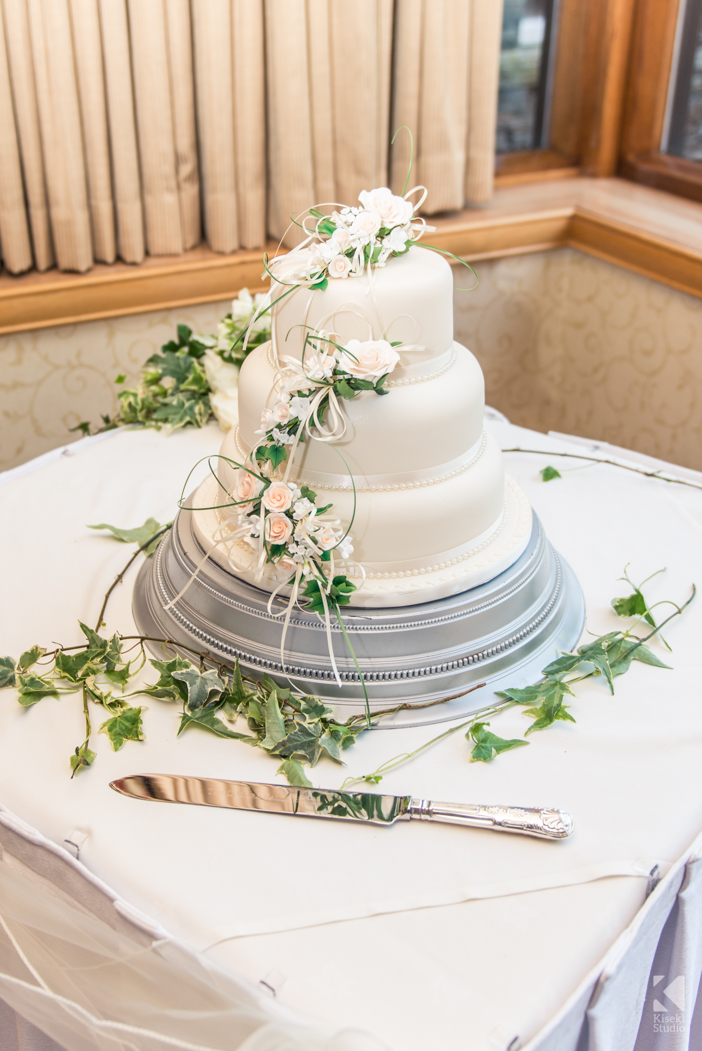 white-wedding-cake-tier-knife-fresh