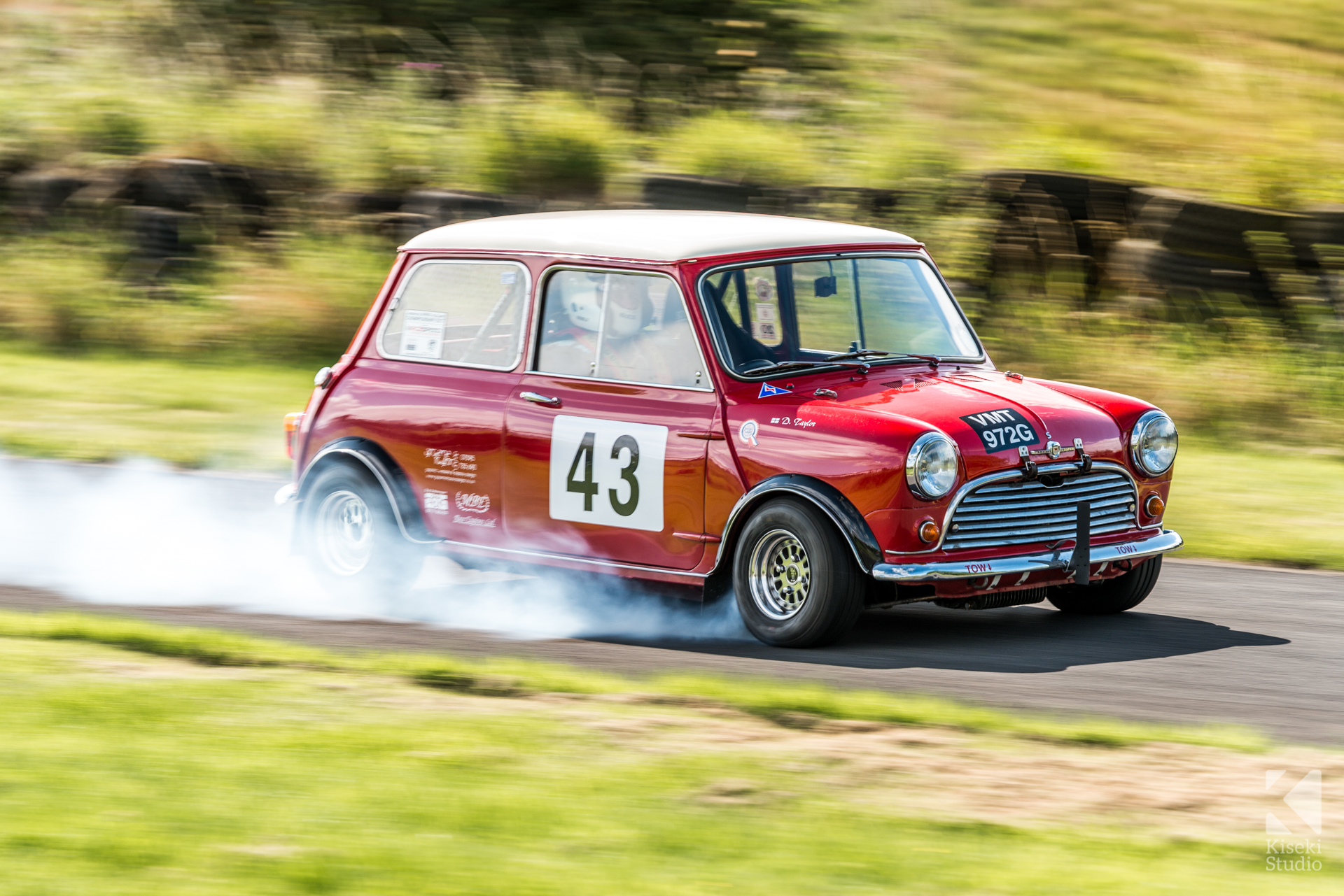 harewood-speed-hillclimb-austin-mini-cooper-locked-brakes-smoke-tyres-fast