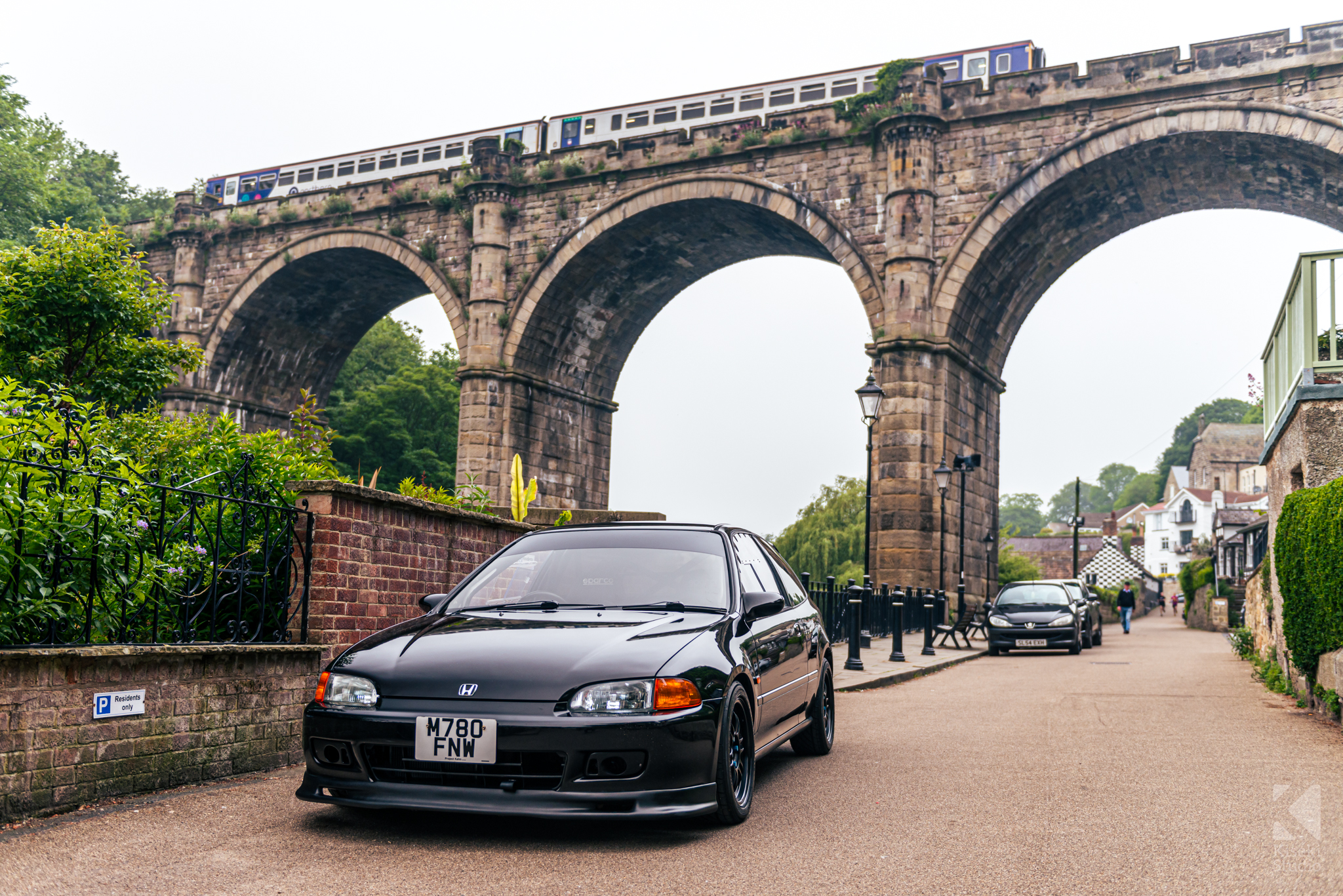 honda-civic-sir-eg6-vtec-black-racecar-knaresborough-jdm-viaduct-train