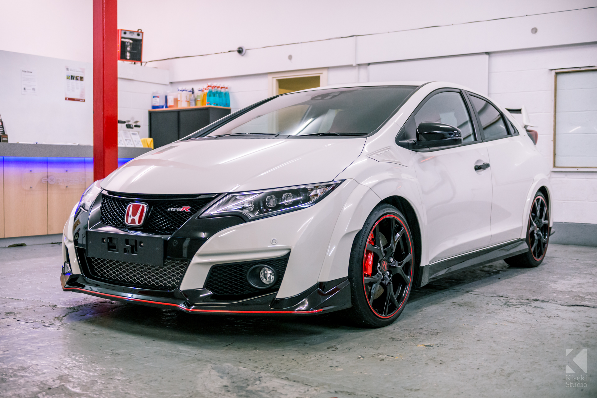 honda-civic-fk2-turbo-vtec-garage-hiding-hello-expression-automotive-tints