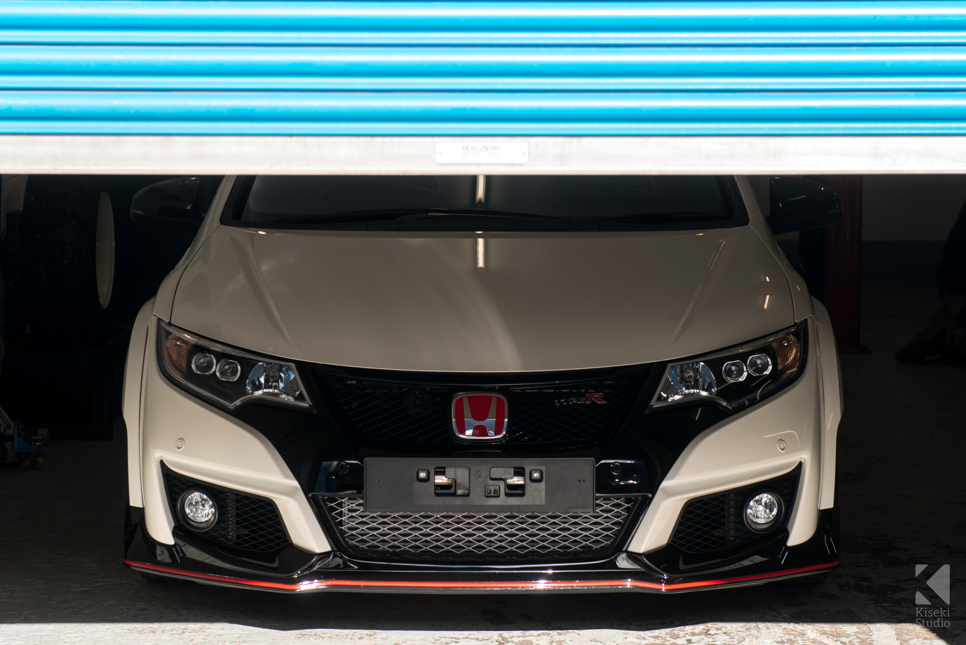 honda-civic-fk2-turbo-vtec-garage-hiding-hello-expression-automotive