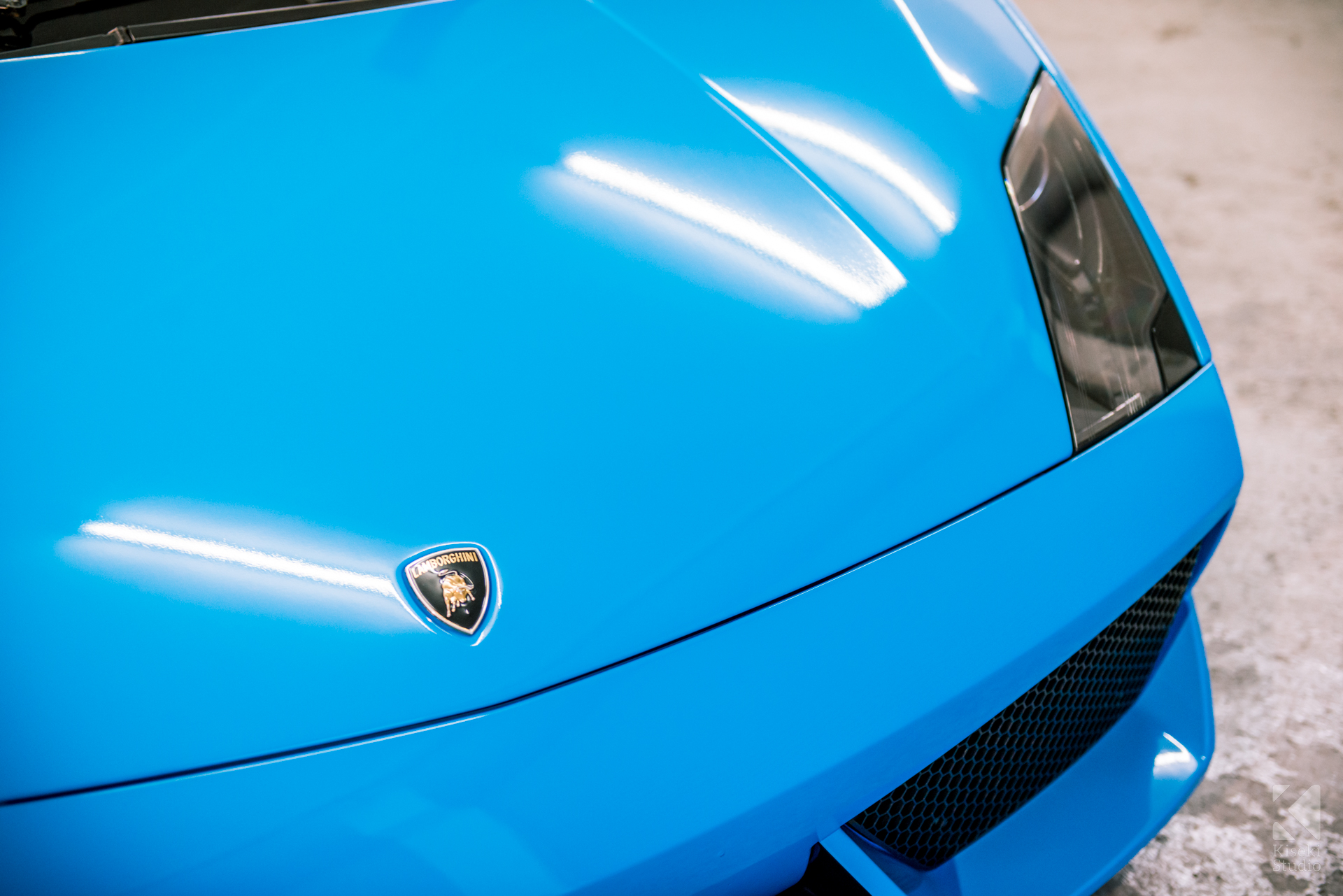 lamborghini-gallardo-full-vinyl-wrap-preparation-video-front-bumper-close-up