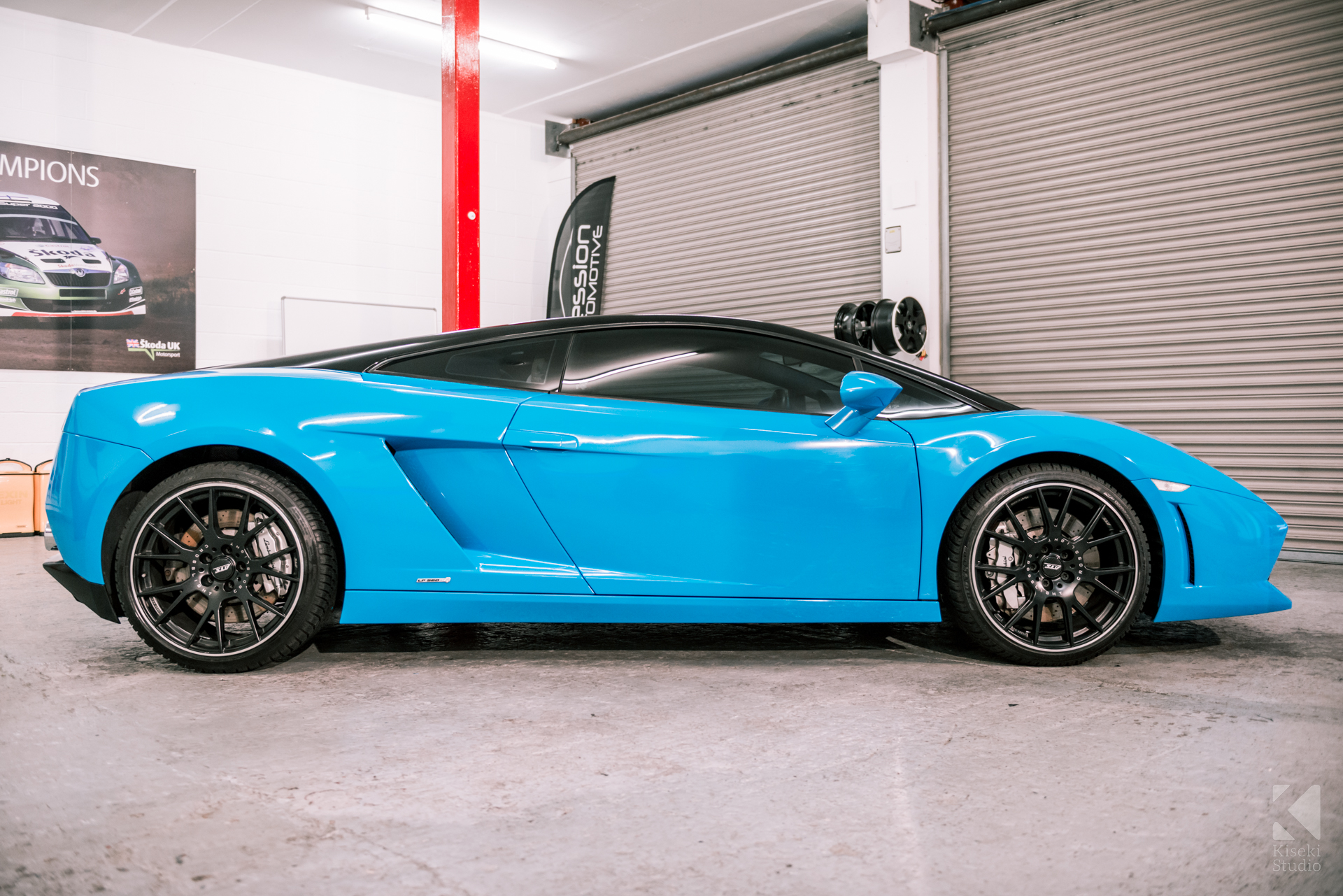 lamborghini-gallardo-full-vinyl-wrap-preparation-video-side-profile-baby-blue