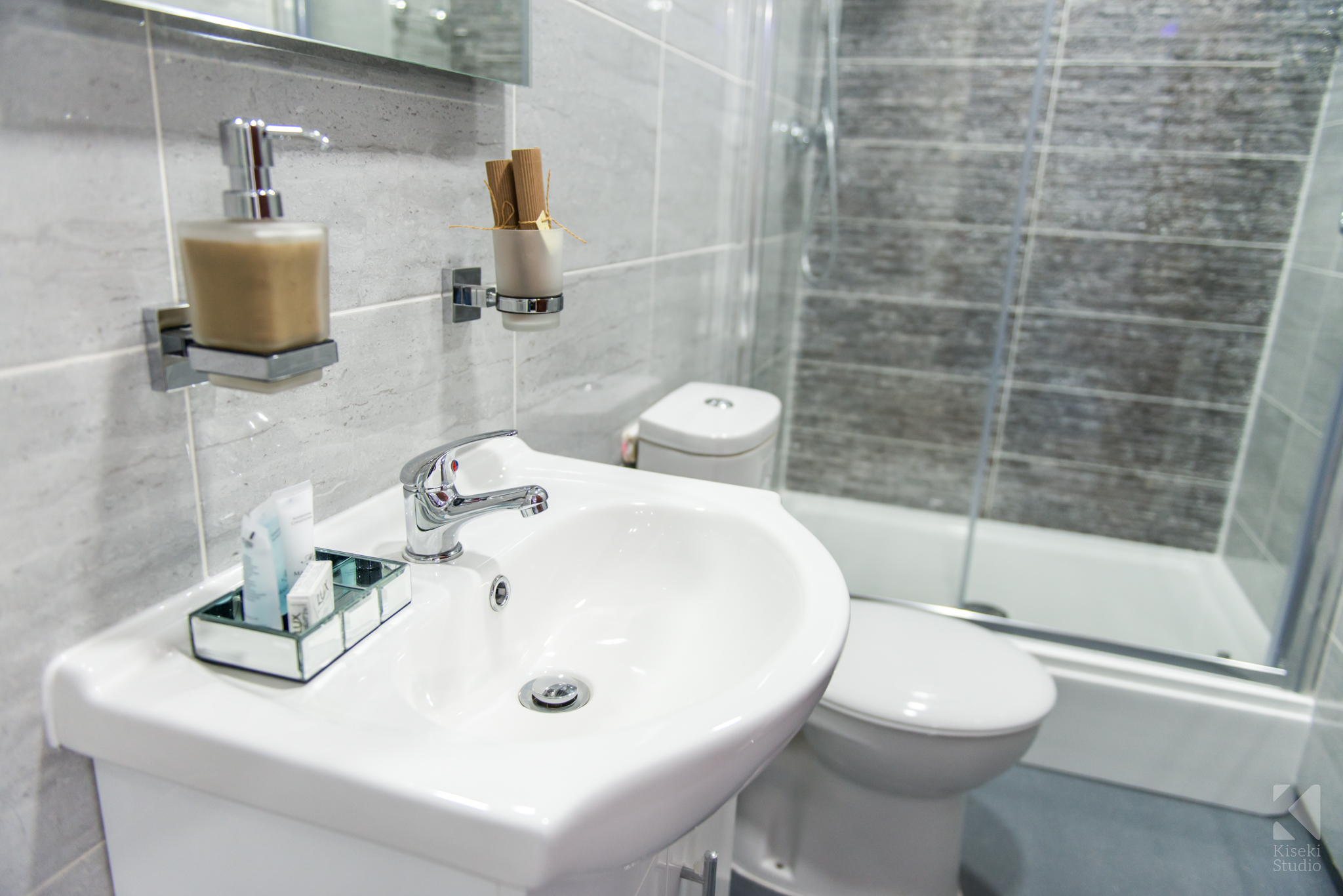 meridian-apartments-bradford-commerical-professional-photography-building-rental-serviced-bathroom