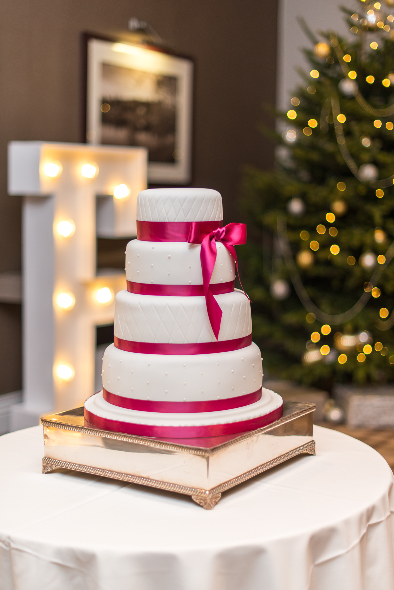 reception-venue-pretty-guests-cake-christmas-wedding-photography-coniston-hall-kiseki-studio