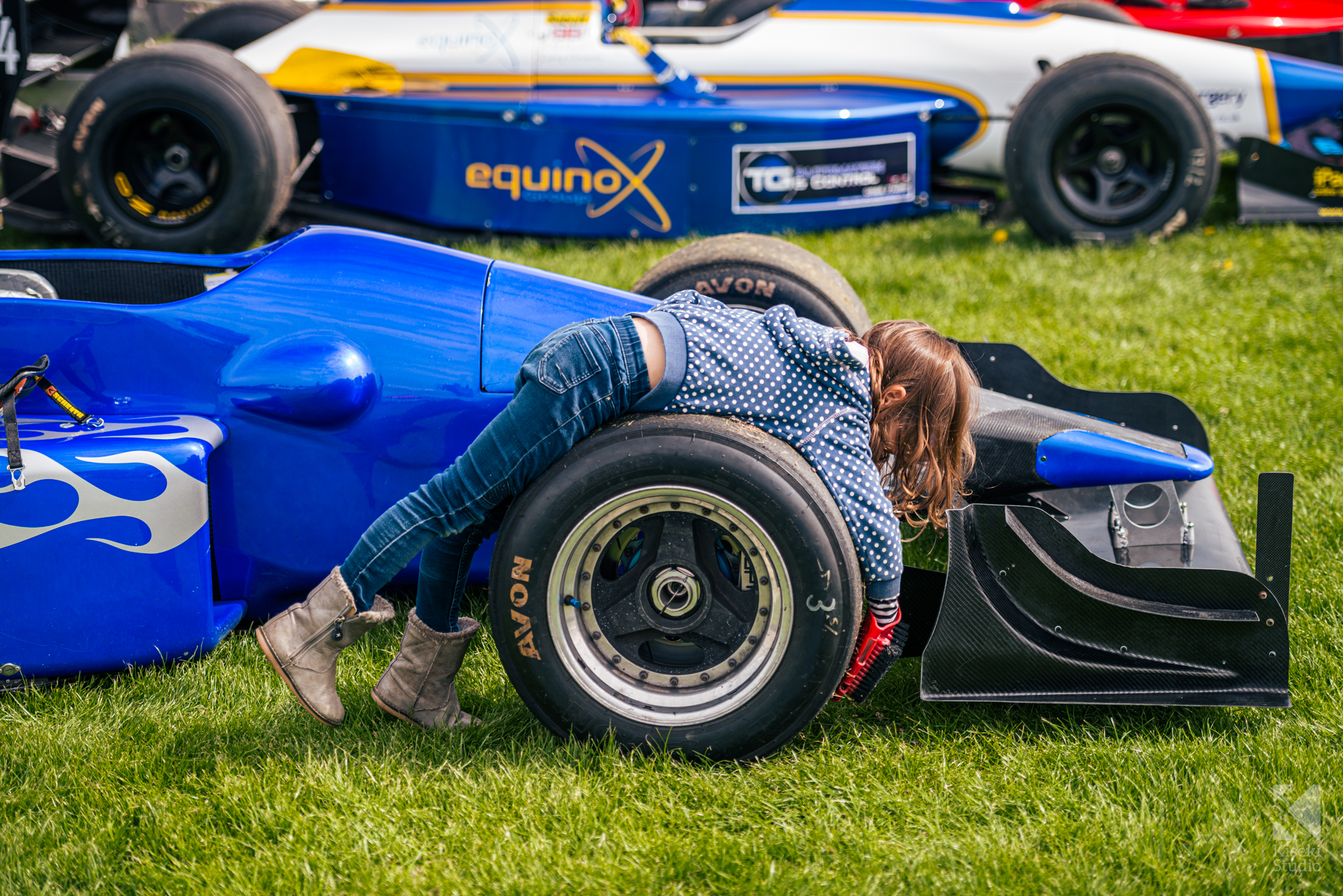 harewood-speed-hillclimb-cleaning-tyres-girl-young-helpful-cute-single-seatere
